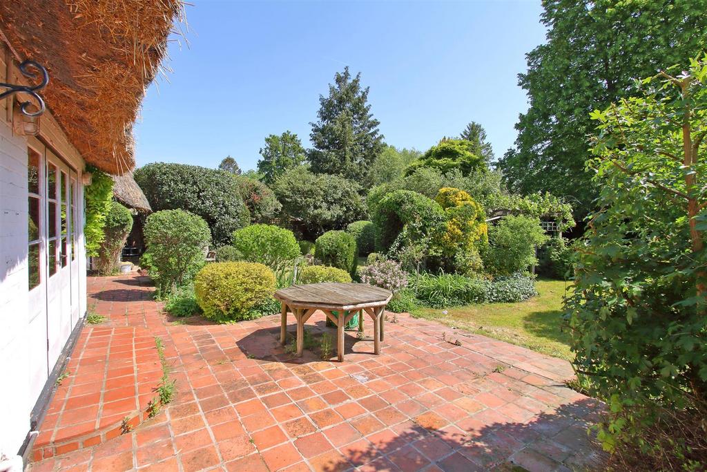 Molesy cottage garden ph100.JPG