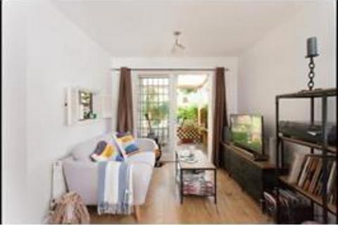 3 bedroom terraced house to rent, London, E16