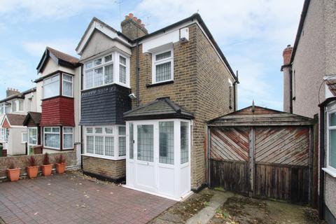 3 bedroom semi-detached house to rent, Elsa Road Welling DA16