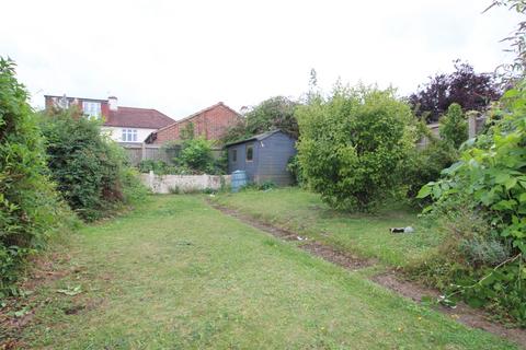 3 bedroom semi-detached house to rent, Elsa Road Welling DA16