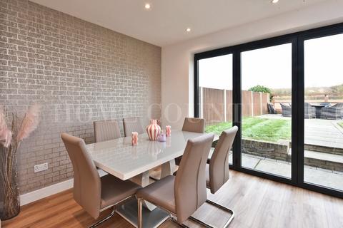 34 Fellowes Lane, Colney Heath, St Albans, AL4 0QA