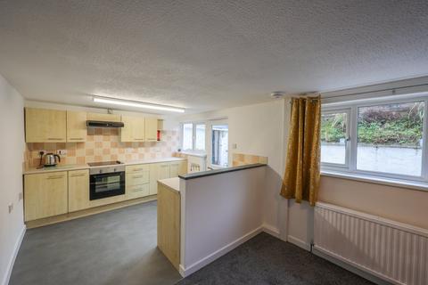 2 bedroom semi-detached house to rent, Holmbush Road, St Austell, PL25