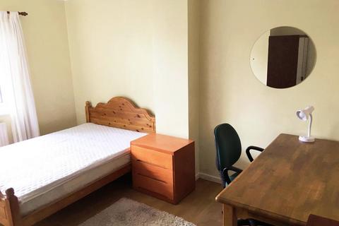 From £95pppw excl bills - 4 Bedroom House - Villa Street, Beeston NG9 2NY