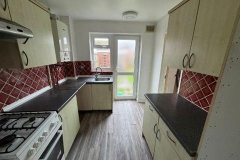 3 bedroom house to rent, Braemar Close, Rushey Mead LE4