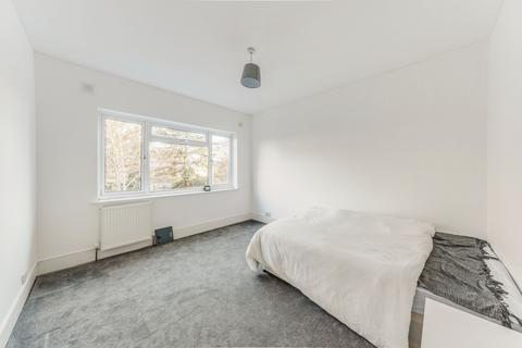 1 bedroom in a house share to rent, Culverley Road London SE6