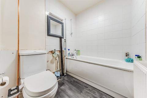 1 bedroom in a house share to rent, Culverley Road London SE6