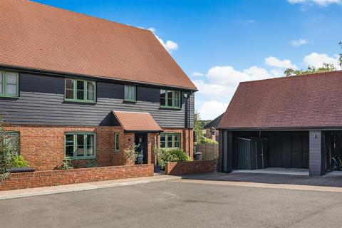 4 bedroom semi-detached house for sale, Chiltern Hills Close, Aldbury, Tring