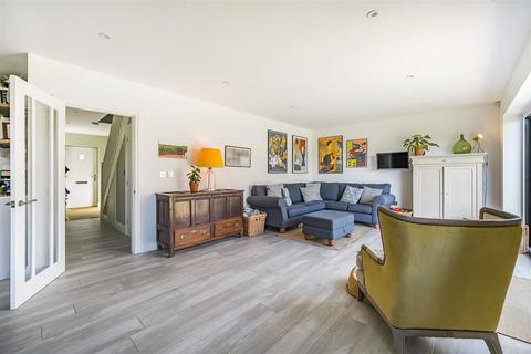 4 Chiltern Hills Close, Aldbury, Tring, HP23 5FW