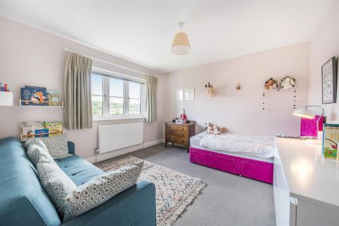 4 Chiltern Hills Close, Aldbury, Tring, HP23 5FW