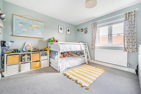 4 Chiltern Hills Close, Aldbury, Tring, HP23 5FW