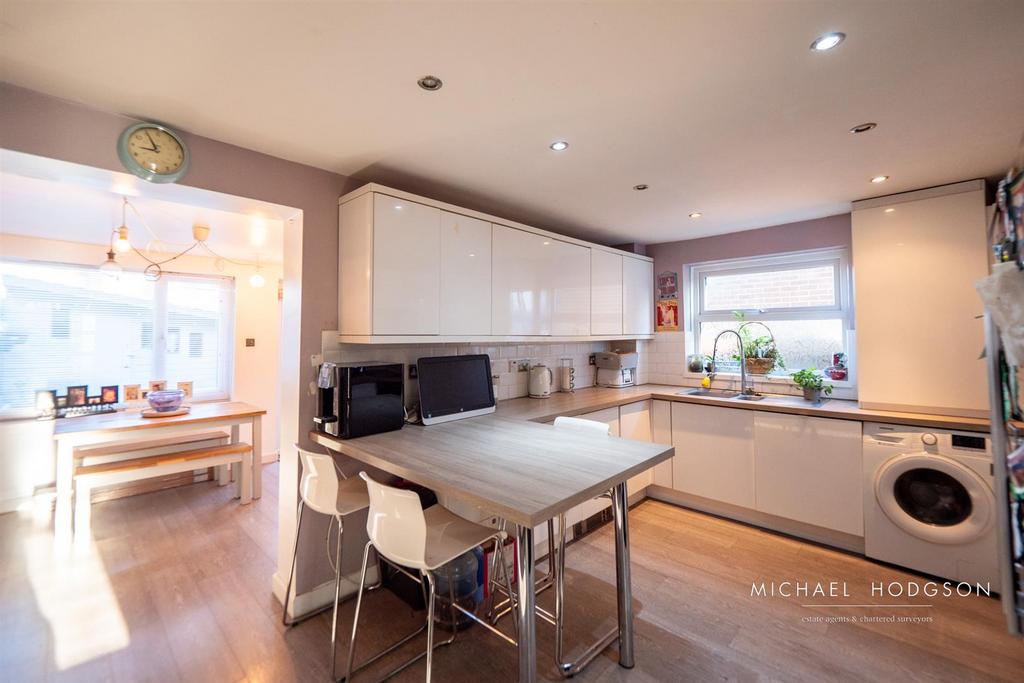 Kitchen/Breakfast Area