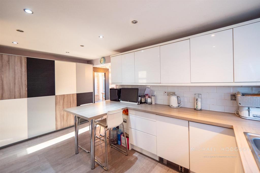 Kitchen/Breakfast Area