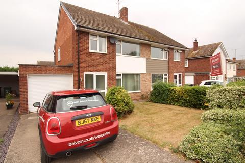 3 bedroom semi-detached house to rent, Carroll Avenue, Hereford HR4