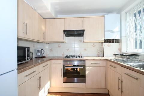 5 bedroom townhouse to rent, Somerset Road, London, NW4