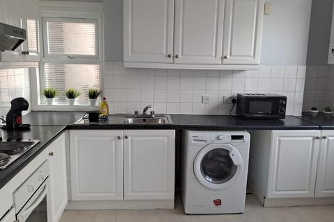 2 bedroom flat to rent, 164 Uxbridge Road, Uxbridge Road, London W12