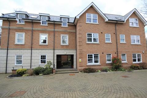 3 bedroom flat for sale, Birchwood Court, West Byfleet KT14