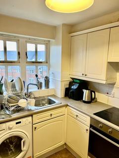 2 bedroom flat for sale, Macmillan Way, London, SW17