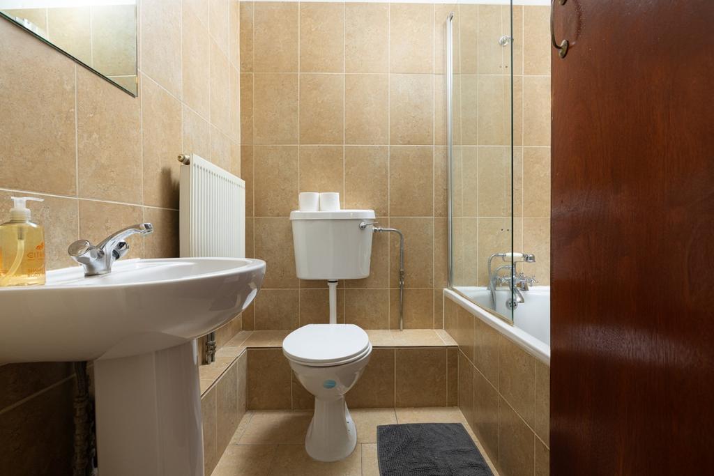 A clean and well maintained bathroom featuring ...