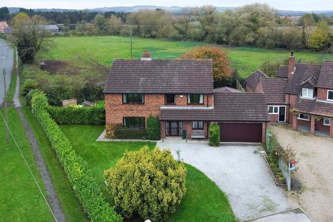 5 bedroom detached house for sale, Oshawa Dell, Pocklington, YO42 1NN