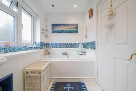 11 Brookside, Uxbridge, UB10 9NF