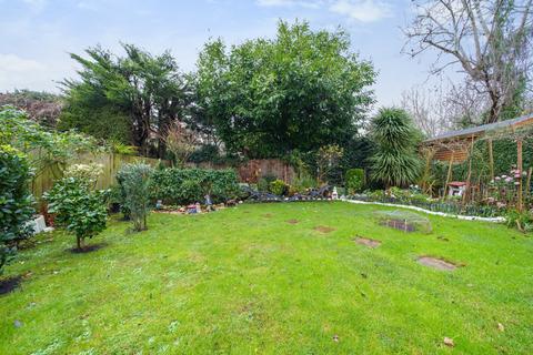 11 Brookside, Uxbridge, UB10 9NF