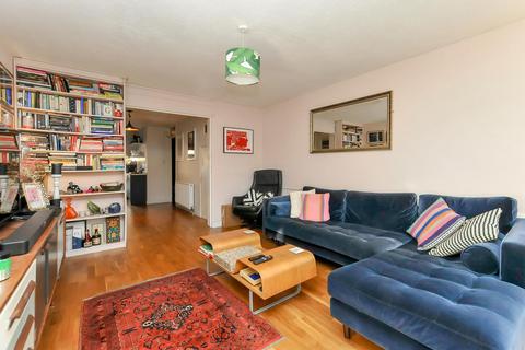 2 bedroom maisonette for sale, Garnham Close, London