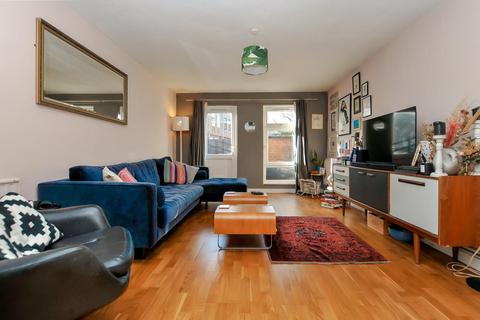 2 bedroom maisonette for sale, Garnham Close, London