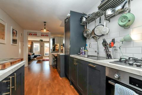 28 Garnham Close, London, N16 7LF