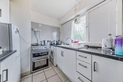 3 bedroom flat for sale, Angell Road, Brixton, London, SW9