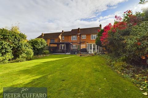 4 bedroom detached house for sale, Roselands Avenue, Hoddesdon EN11