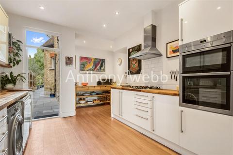 4 bedroom house to rent, Harlech Road, Southgate, N14