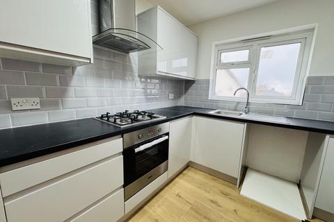 2 bedroom flat to rent, Castle Road West, Oldbury, West Midlands, B68