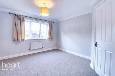 18 Fentiman Way, Harrow, HA2 8FD