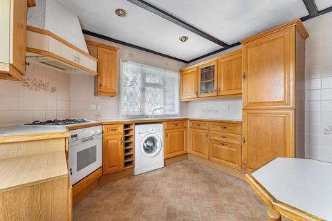 2 bedroom detached house for sale, Avondale Avenue, Staines-upon-Thames, TW18