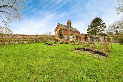 3 bedroom semi-detached house for sale, West Holme, Barnetby DN38