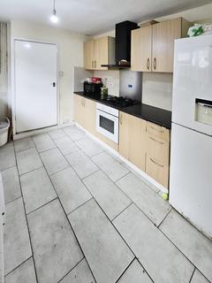 3 bedroom terraced house for sale, Pulleyns Avenue , London, Newham E6