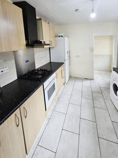 3 bedroom terraced house for sale, Pulleyns Avenue , London, Newham E6