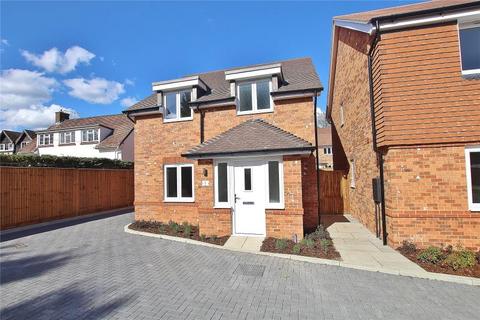 3 bedroom detached house to rent, Bourne Close, West End GU24