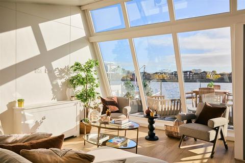 2 bedroom houseboat to rent, Cheyne Walk, Chelsea, SW10