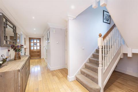 5 bedroom detached house for sale, Redfield Close, off Lybury Lane, St. Albans