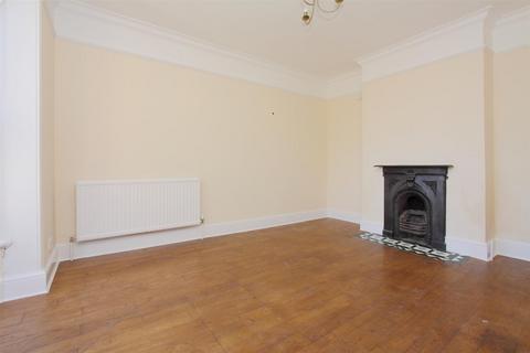 3 bedroom end of terrace house for sale, Riverside, London Street, Whitchurch