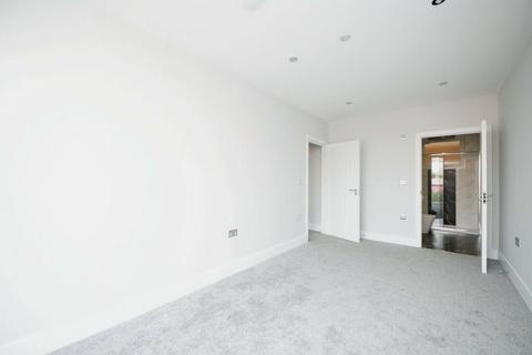 3 bedroom apartment to rent, Gascoigne Road , Barking IG11