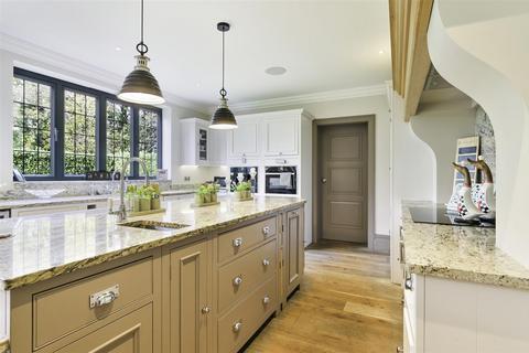 12c Woodcote Park Avenue, Purley, CR8 3NJ