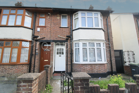 2 bedroom semi-detached house to rent, St Augustines Avenue Luton LU3 1QD