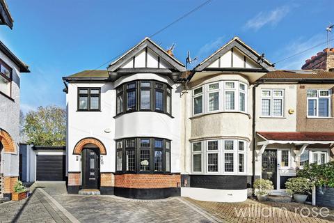 4 bedroom semi-detached house for sale, Grangeway, Woodford Green IG8