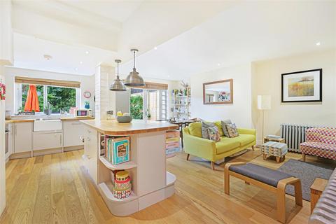 51a Alkham Road, London, N16 7AA