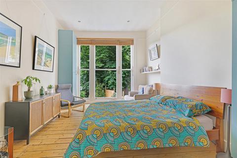 51a Alkham Road, London, N16 7AA