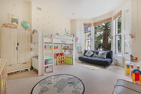 51a Alkham Road, London, N16 7AA