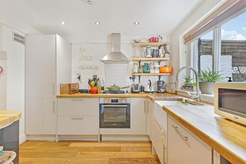 51a Alkham Road, London, N16 7AA