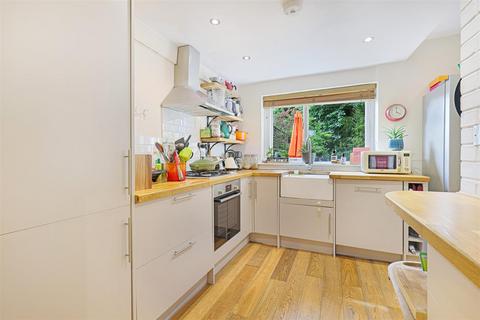 51a Alkham Road, London, N16 7AA